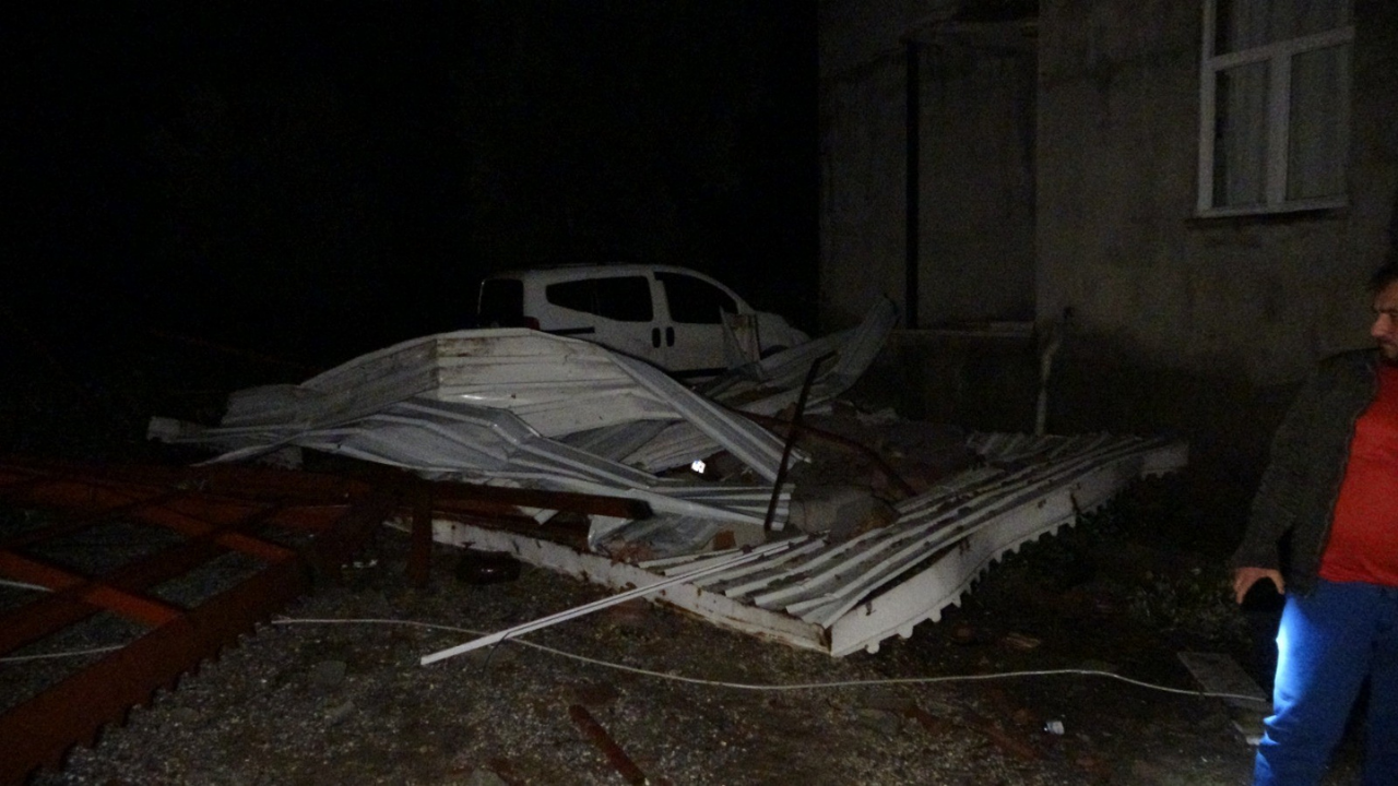 Manavgat’ta Hortum Mahalleleri Yıktı! 1